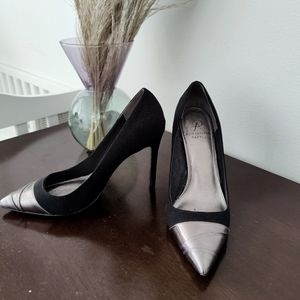Black pump with silver cap toe
